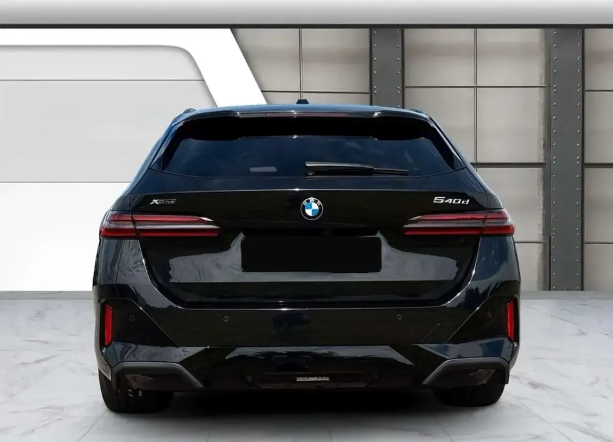Usata BMW 540 M Sport 303 CV (222 kW) 2025 Nero metallizzato Station wagon