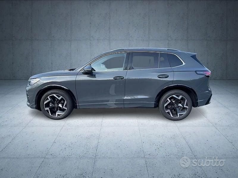Usata VW Tiguan R-line 150 CV (110 kW) 2025 Grigio SUV