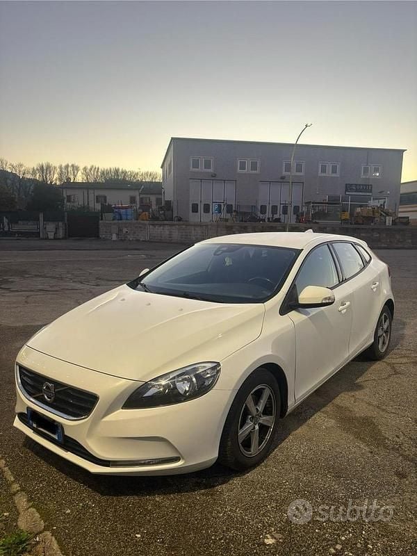 Usata Volvo V40 Kinetic 114 CV (83 kW) 2013 Bianco Berlina