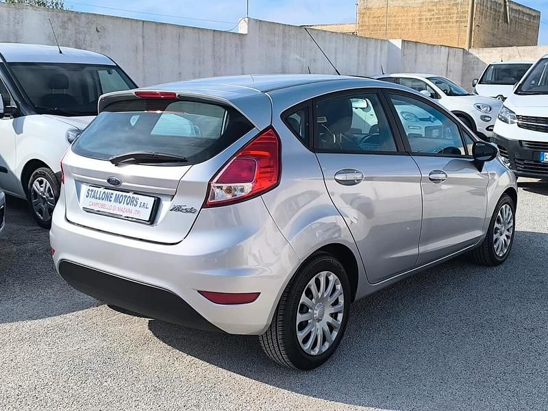 Usata Ford Fiesta 75 CV (55 kW) 2017 Argento Berlina