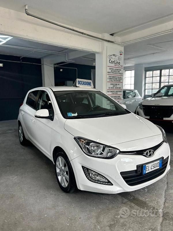 Usata Hyundai i20 74 CV (54 kW) 2012 Bianco Berlina