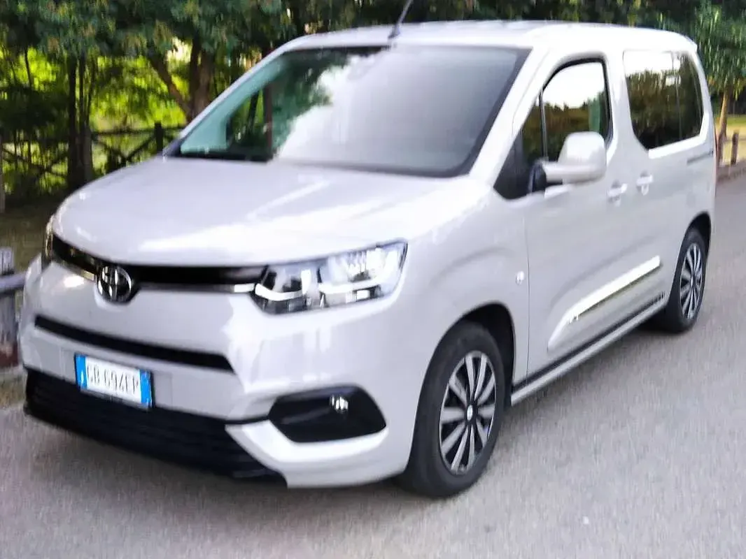 Usata Toyota Proace City City 110 CV (80 kW) 2020 Beige Monovolume