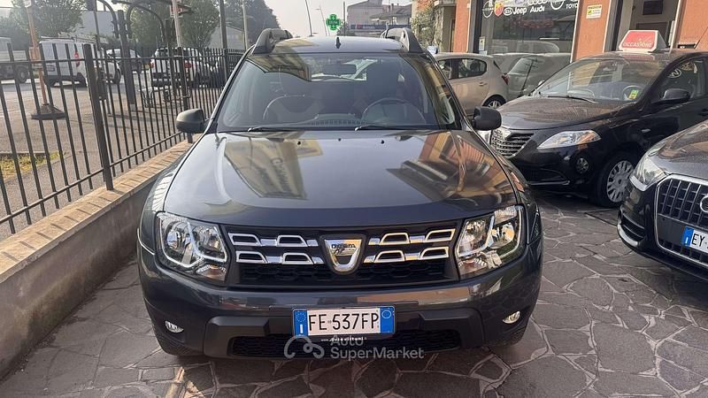 Usata Dacia Duster Lauréate 109 CV (80 kW) 2016 Grigio SUV