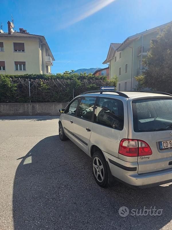 Begagnad Ford Galaxy 116 HK (85 kW) 2003 Grå Minibuss