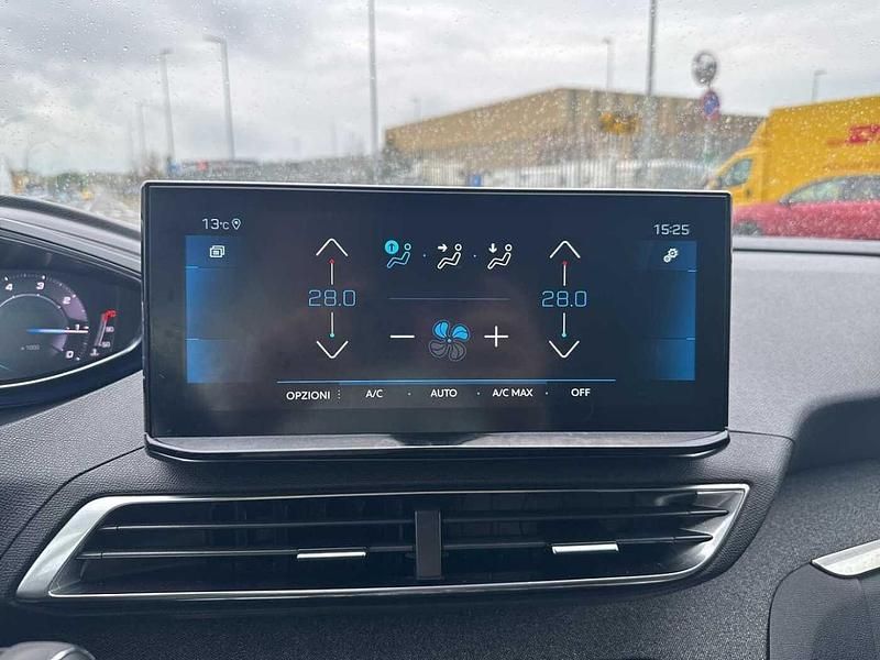 Usata Peugeot 3008 Allure 131 CV (96 kW) 2022 Blu SUV