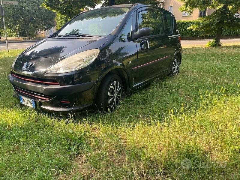 Nero Usata 2008 Peugeot 1007 Monovolume | 2950 € (Buon prezzo) - Immagine 1/4