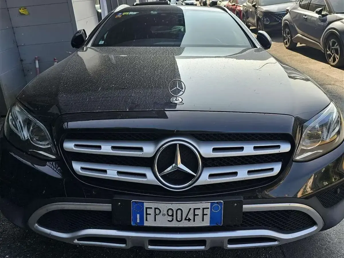 Usata Mercedes E220 All-Terrain Premium 194 CV (142 kW) 2018 Nero Station wagon
