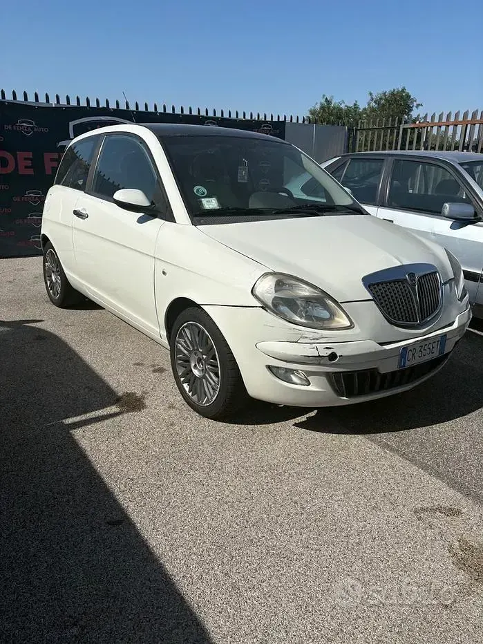 Usata Lancia Ypsilon 69 CV (50 kW) 2004 Bianco Utilitaria