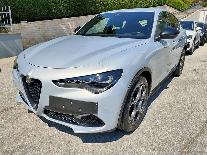 Bianco Usata 2024 Alfa Romeo Stelvio Sprint SUV | 38.990 € (Molto cara) - Immagine 1/4