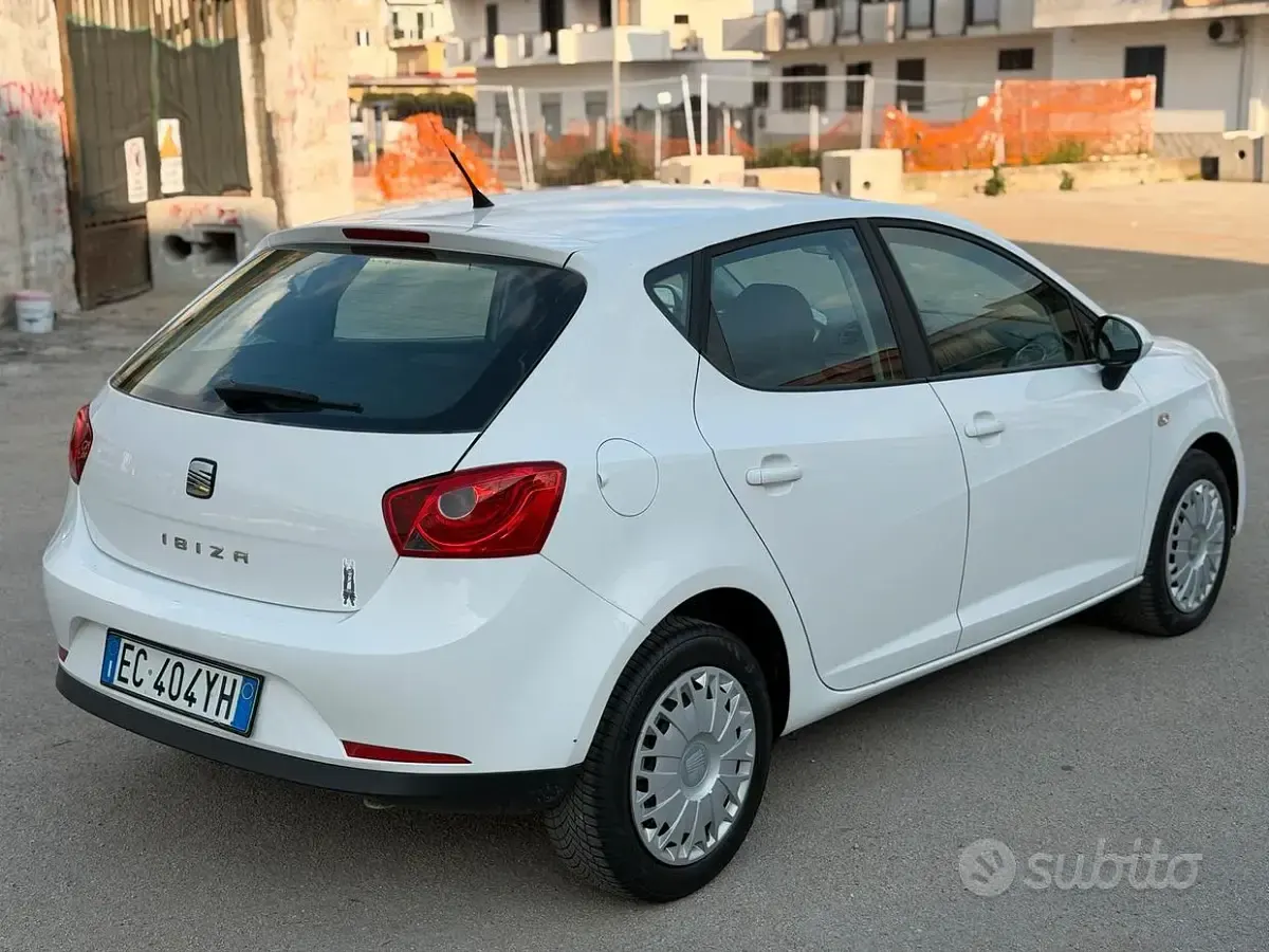 Usata Seat Ibiza 90 CV (66 kW) 2010 Bianco Berlina