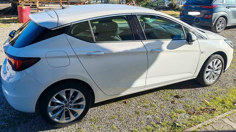 Käytetty Opel Astra 110 HP (80 kW) 2019 Valkoinen Sedan