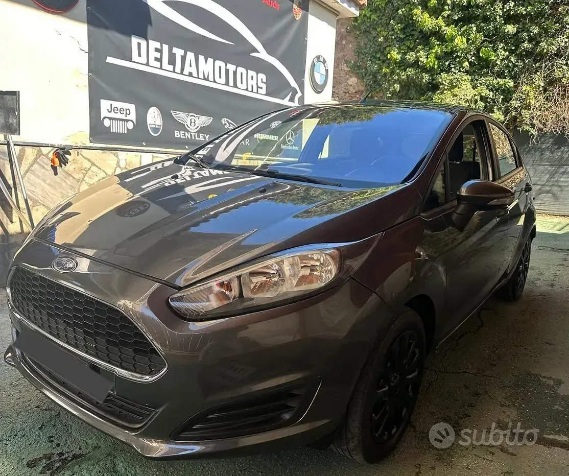 Usata Ford Fiesta Titanium 60 CV (44 kW) 2015 Grigio Utilitaria