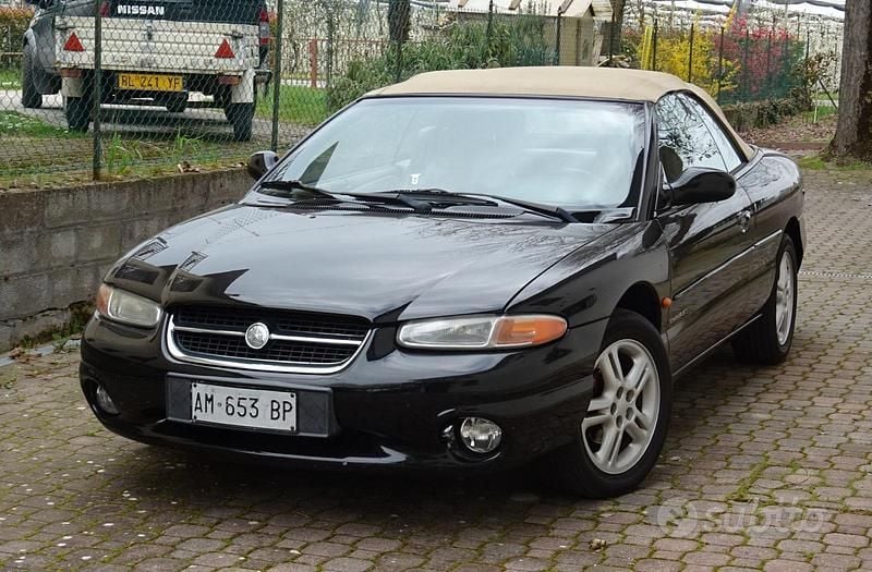 Usata Chrysler Stratus 131 CV (96 kW) 1996 Nero Cabrio