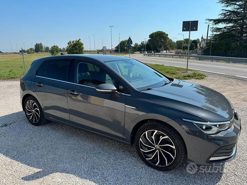 Usata VW Golf VIII 150 CV (110 kW) 2023 Grigio Berlina