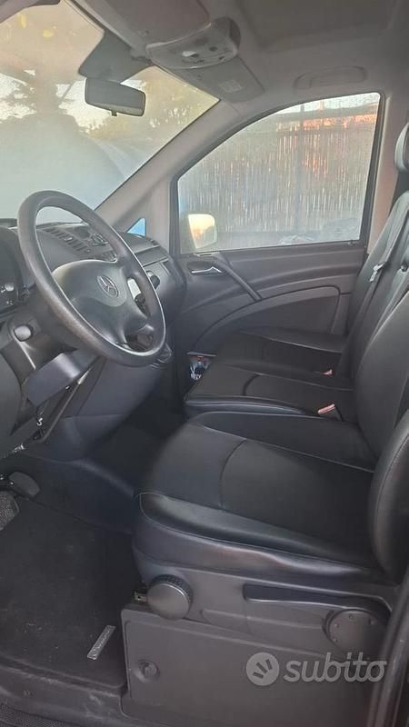 Begagnad Mercedes Vito 2011 Svart Van