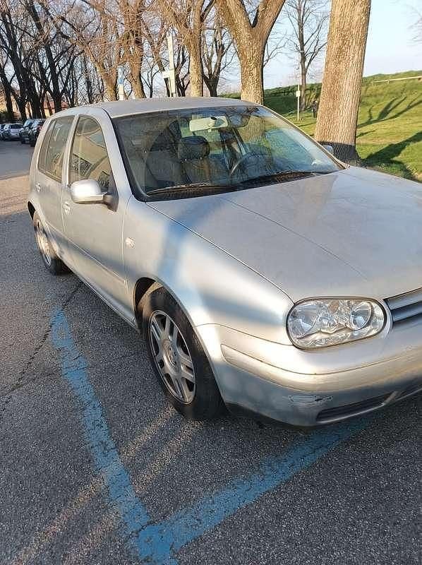 Usata VW Golf IV Highline 105 CV (77 kW) 2002 Argento Station wagon