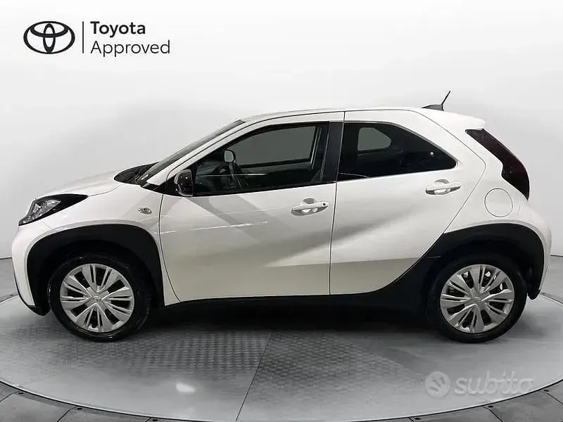 Usata Toyota Aygo X Active 72 CV (52 kW) 2025 Bianco SUV