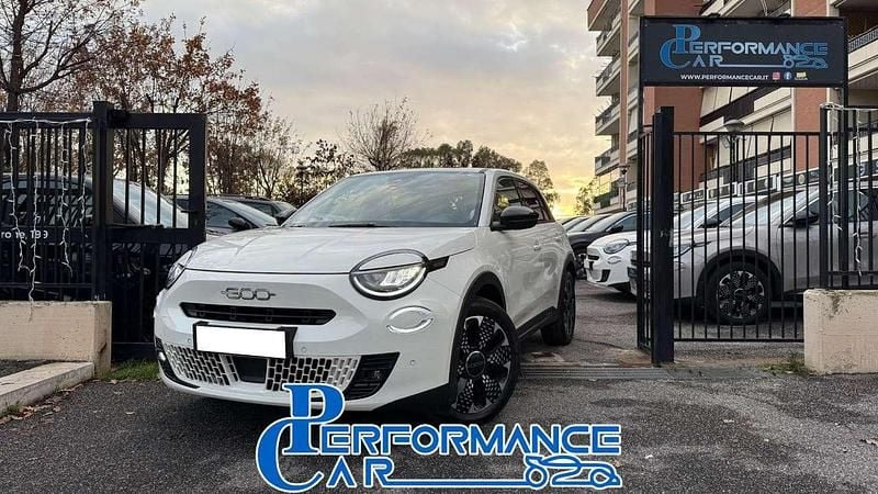 Usata Fiat 600 La Prima 110 CV (80 kW) 2025 Bianco pastello SUV