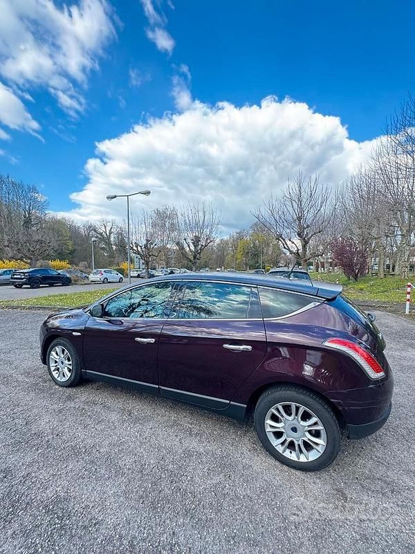 Usata Lancia Delta 120 CV (88 kW) 2013 Utilitaria