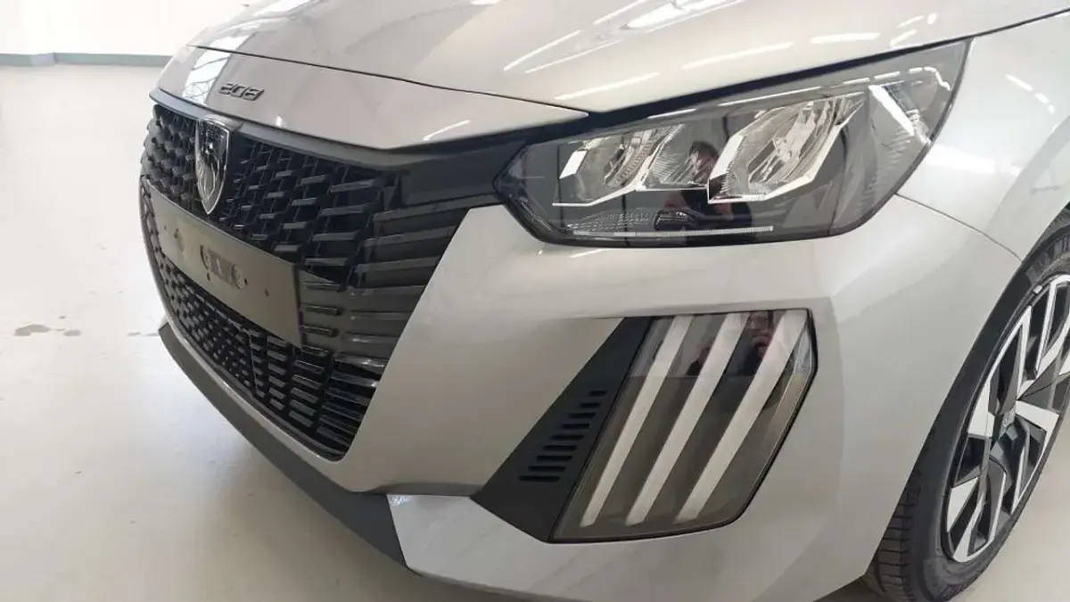 Nuova Peugeot 208 Style 75 CV (55 kW) 2025 Grigio artense Utilitaria