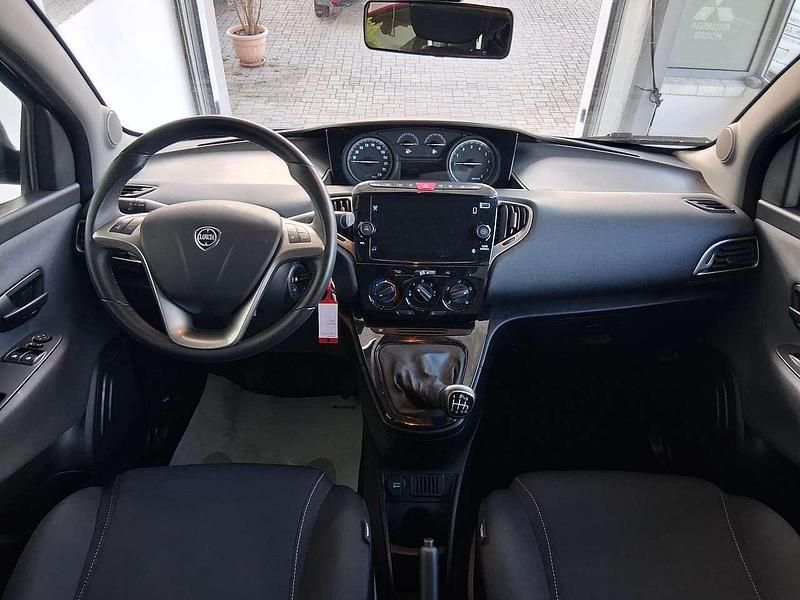 Usata Lancia Ypsilon Gold 69 CV (50 kW) 2023 Blu/azzurro Utilitaria