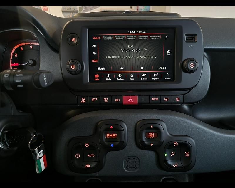 Usata Fiat Panda S 70 CV (51 kW) 2024 Rosso Utilitaria