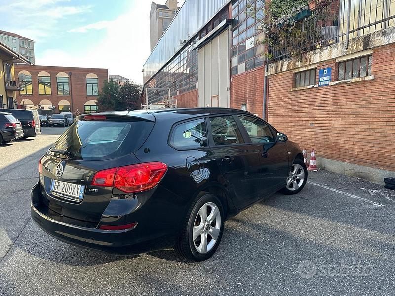 Usata Opel Astra S 110 CV (80 kW) 2013 Nero Berlina