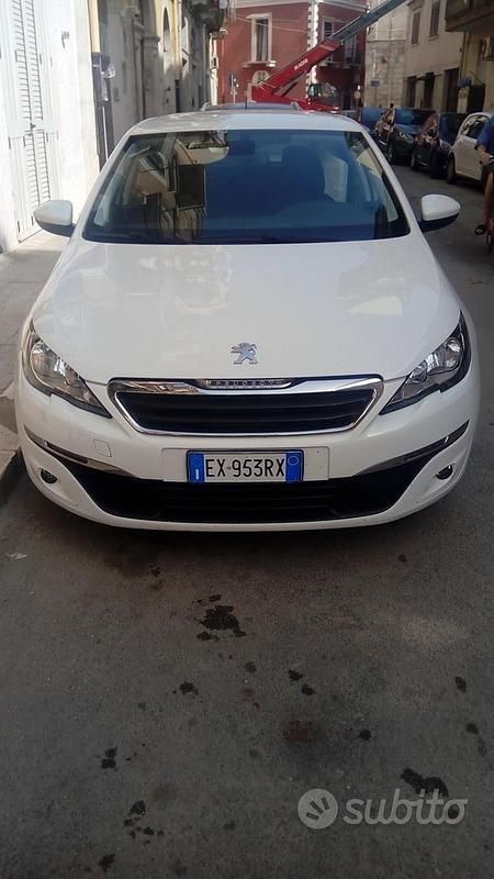 Bianco Usata 2015 Peugeot 308 Tre volumi | 5300 € (Ottimo prezzo) - Immagine 1/4