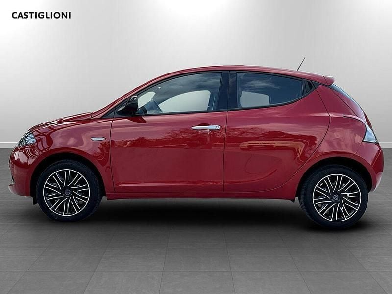 Usata Lancia Ypsilon Gold 70 CV (51 kW) 2023 Rosso Utilitaria