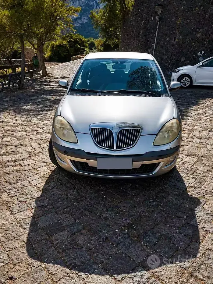 Usata Lancia Ypsilon 69 CV (50 kW) 2004 Grigio Utilitaria