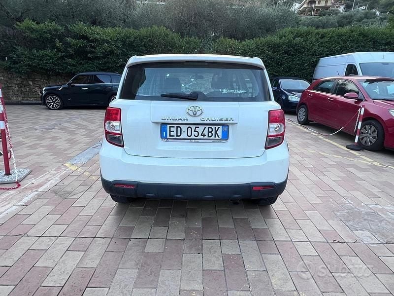 Usata Toyota Urban Cruiser Luxury 90 CV (66 kW) 2010 Bianco SUV