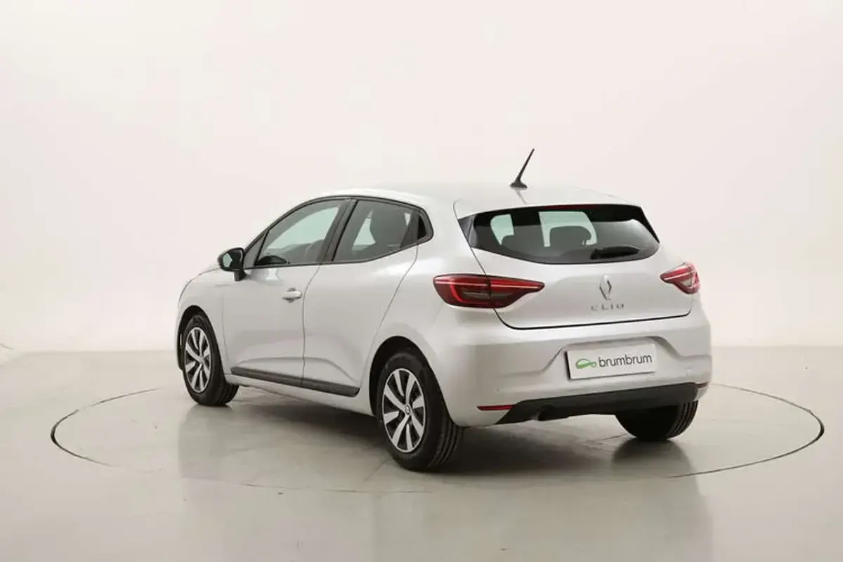 Begagnad Renault Clio V Equilibre 91 HK (66 kW) 2023 Silver Halvkombi