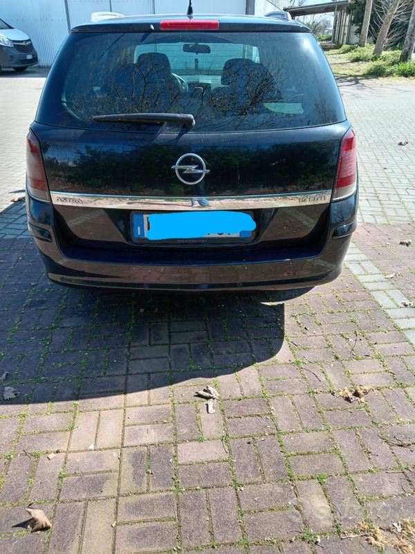 Usata Opel Astra Cosmo 120 CV (88 kW) 2006 Nero Station wagon