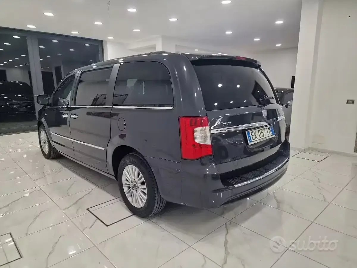 Usata Lancia Voyager 163 CV (119 kW) 2011 Nero Monovolume