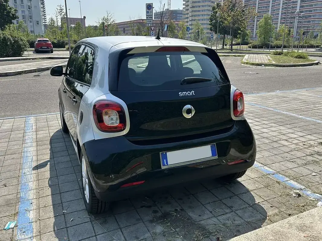 Usata Smart ForFour Passion 71 CV (52 kW) 2015 Nero Utilitaria