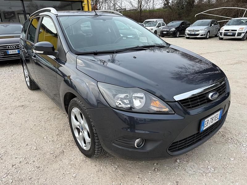 Usata Ford Focus 110 CV (80 kW) 2011 Grigio Station wagon