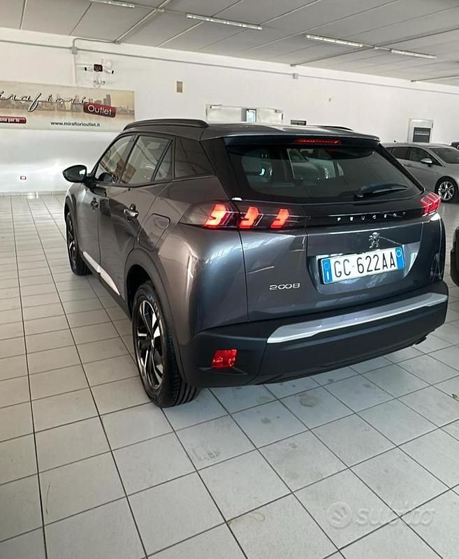 Usata Peugeot 2008 Allure 102 CV (75 kW) 2020 Grigio SUV