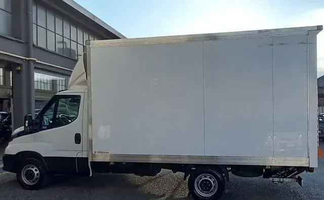 Usata Iveco Daily 136 CV (100 kW) 2025 Bianco Utilitaria