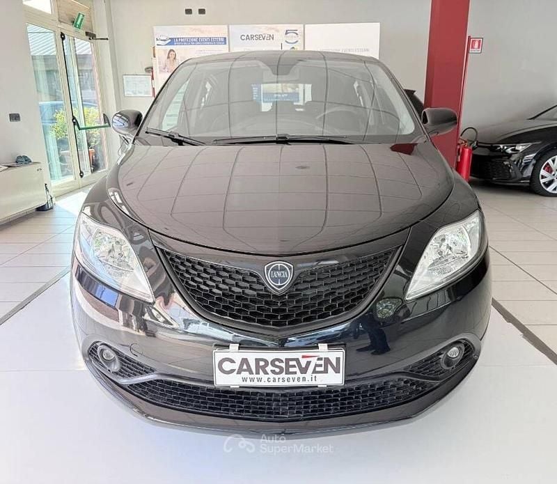 Usata Lancia Ypsilon Silver 69 CV (50 kW) 2021 Nero Utilitaria