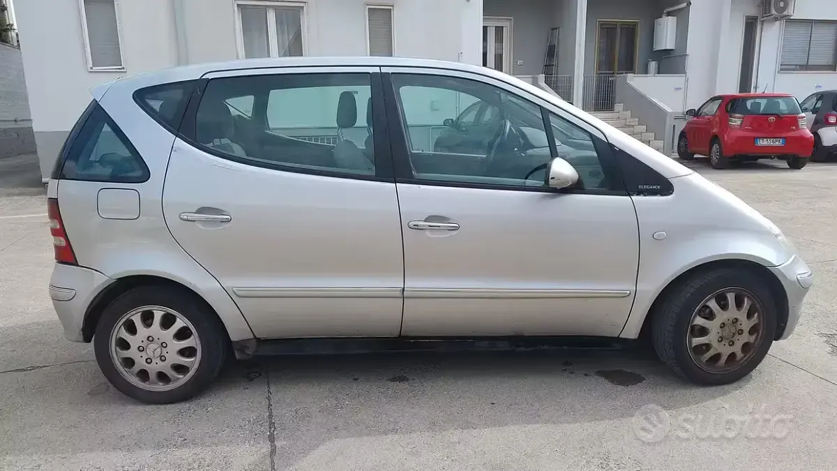 Usata Mercedes A200 Elegance 95 CV (69 kW) 2001 Grigio Monovolume