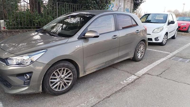 Usata Kia Rio Style 101 CV (74 kW) 2020 Verde Berlina