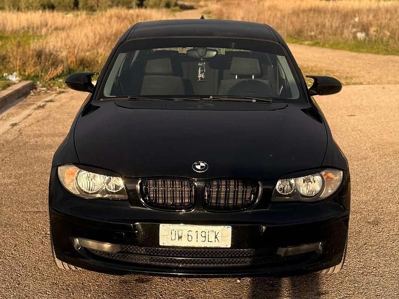 Begagnad BMW 118 Efficient Dynamics 143 HK (105 kW) 2009 Svart Halvkombi