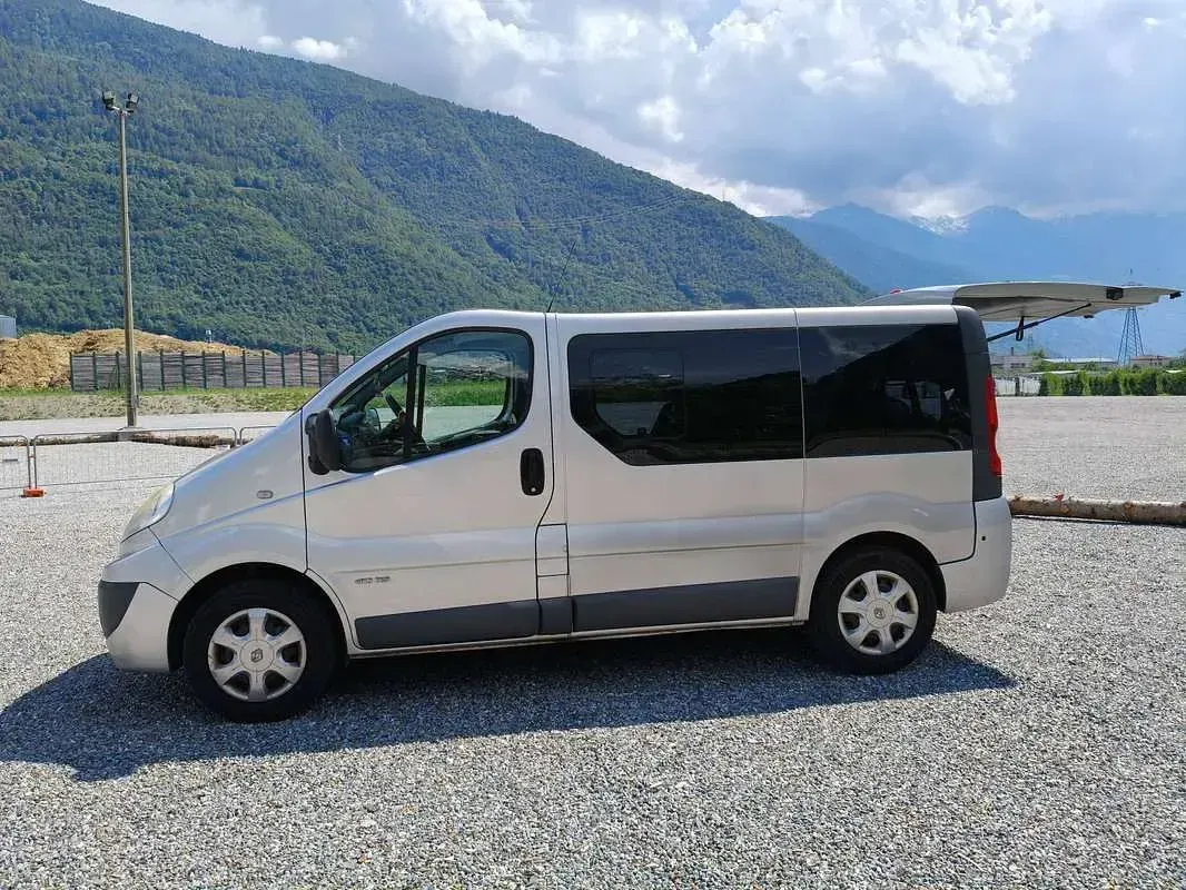 Usata Renault Trafic 116 CV (85 kW) 2012 Argento Monovolume