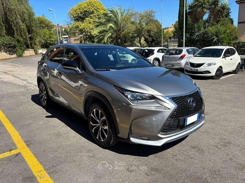 Grigio Usata 2015 Lexus NX300h Sport Line SUV | 17.990 € (Buon prezzo) - Immagine 1/4