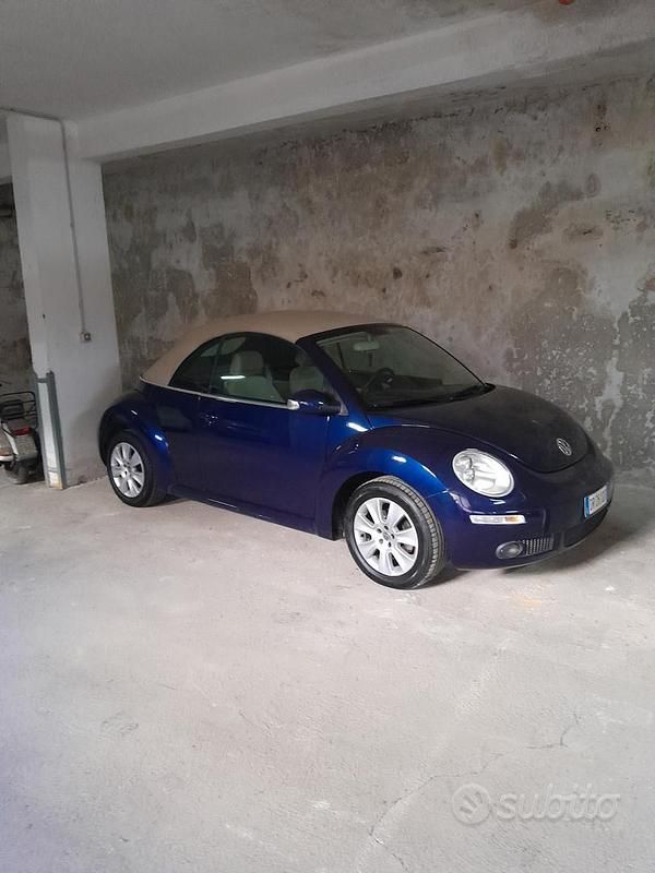 Usata VW New Beetle 75 CV (55 kW) 2008 Blu Utilitaria