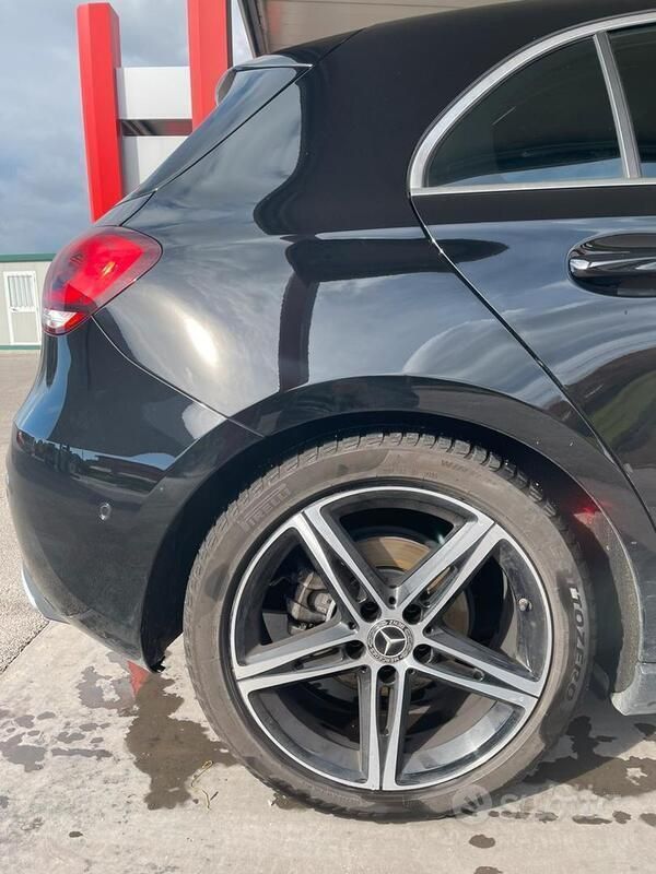 Usata Mercedes A180 116 CV (85 kW) 2020 Nero Utilitaria