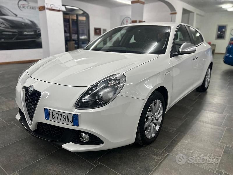 Bianco Usata 2015 Alfa Romeo Giulietta Exclusive Tre volumi | 9300 € (Buon prezzo) - Immagine 1/4