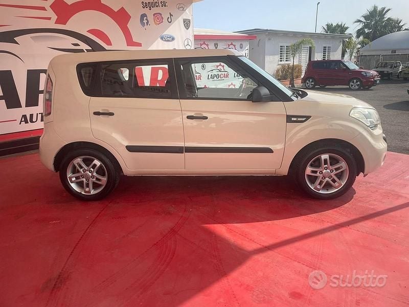 Usata Kia Soul Active 128 CV (94 kW) 2011 Beige SUV