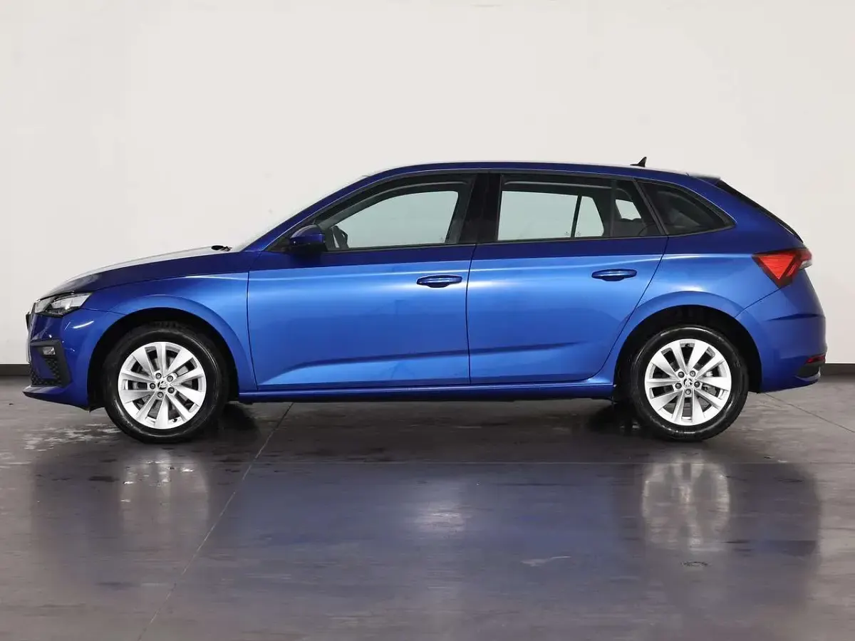 Usata Skoda Scala Selection 116 CV (85 kW) 2024 Blu race Utilitaria