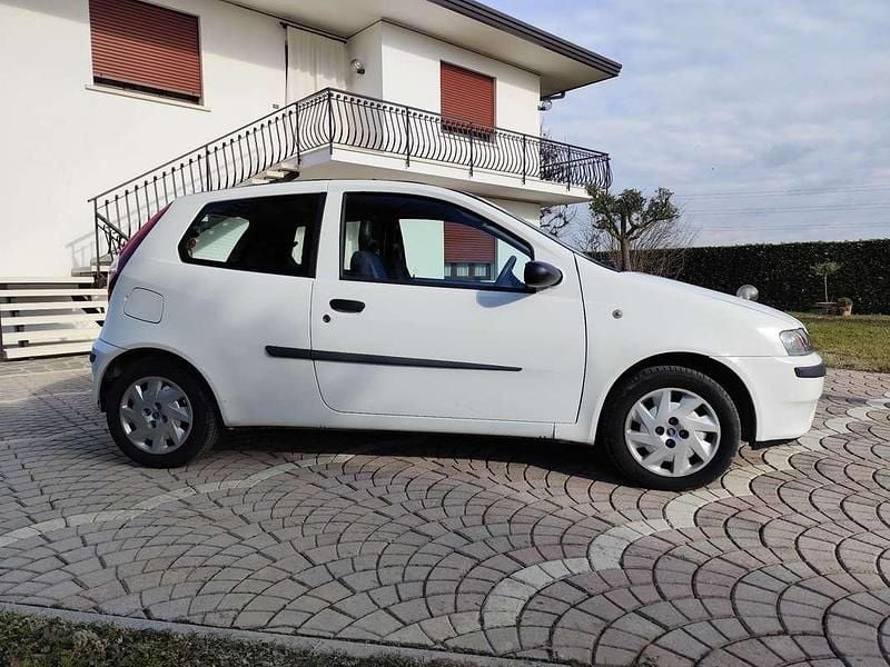 Usata Fiat Punto 60 CV (44 kW) 2002 Bianco Berlina